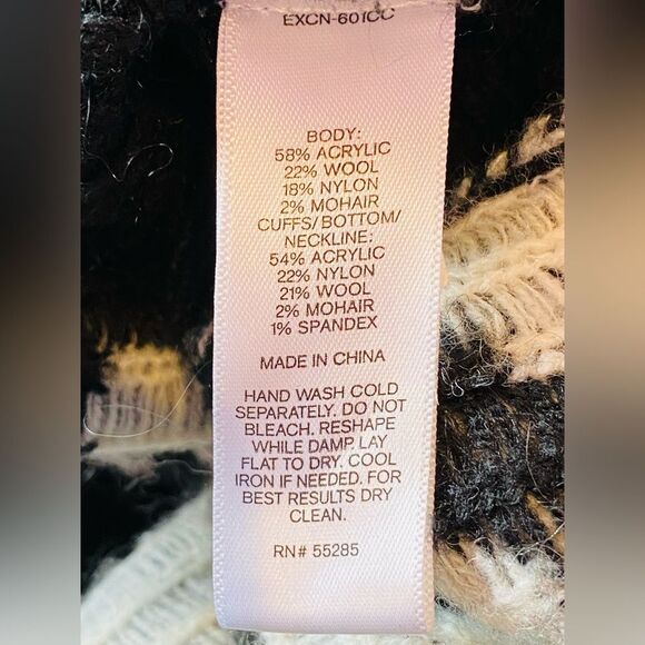 Express Geometric Aztec Black and White Sweater Medium - Picture 3 of 7